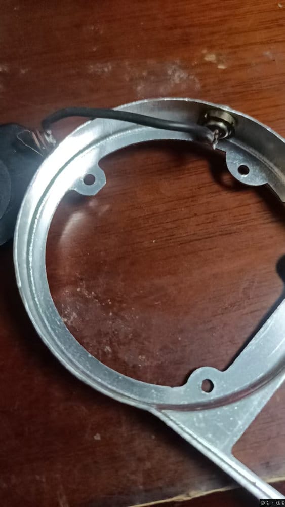 閃光燈PC接口內芯硅膠老化導致短路